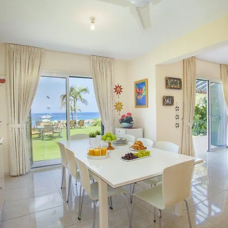 With Two Minutes Walk From Sirina Bay 53 Villa
