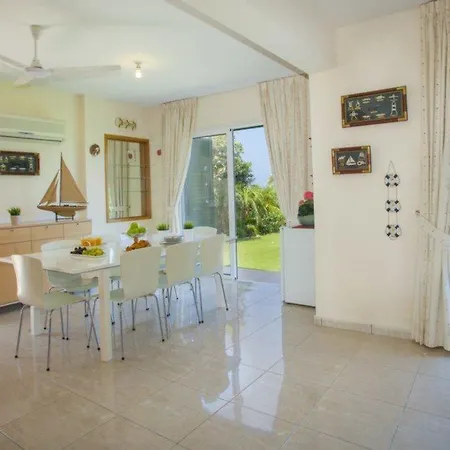 With Two Minutes Walk From Sirina Bay 53 Villa Protaras